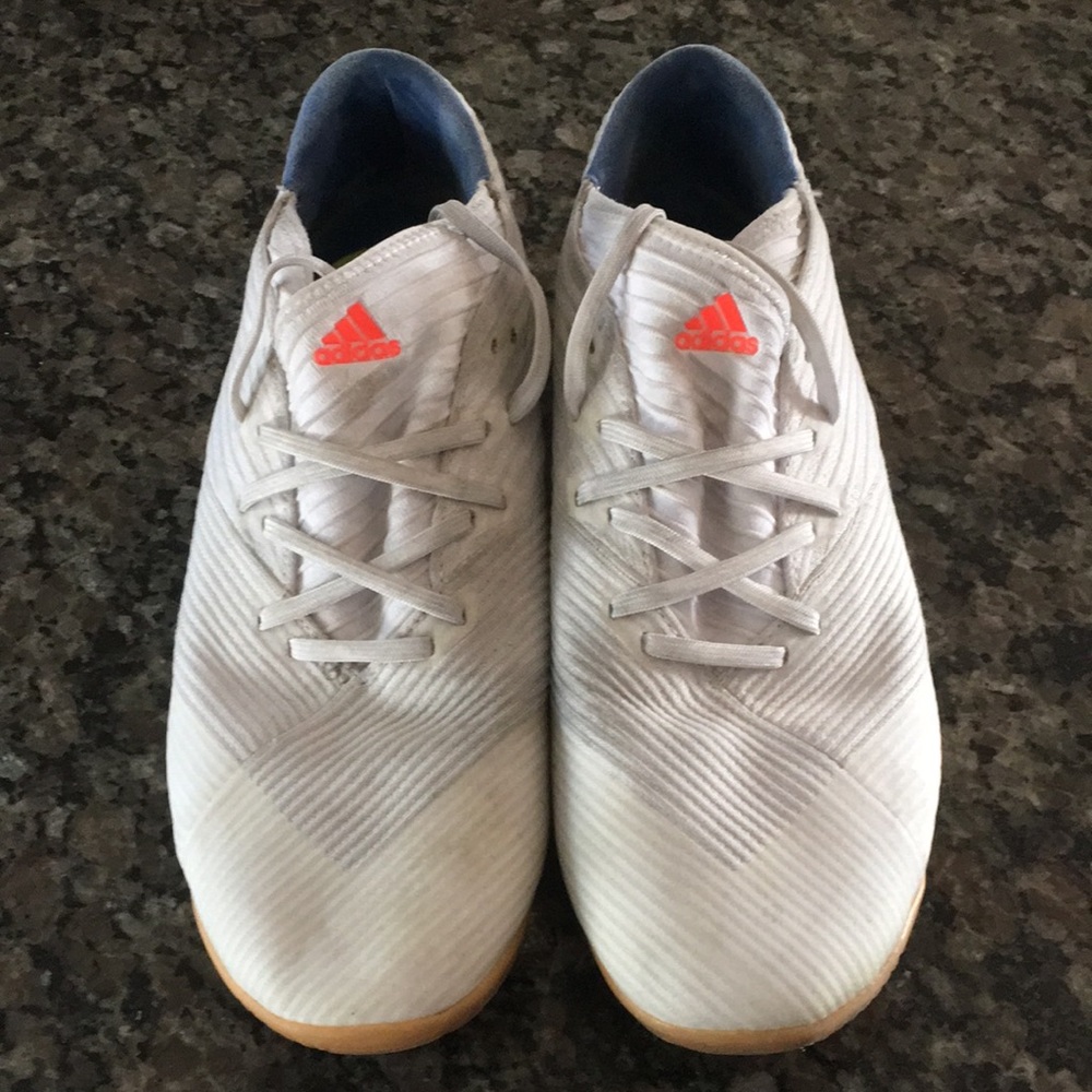 Indoor Nemeziz 19.1